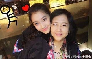 爆料关晓彤爸爸妈妈视频,揭秘明星家庭日常